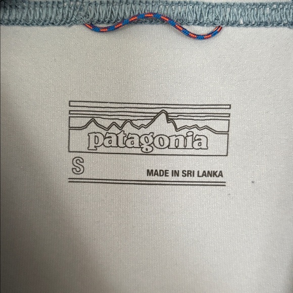 Patagonia blue camouflage pullover with hood and thumb holes shirt - Picture 5 of 7